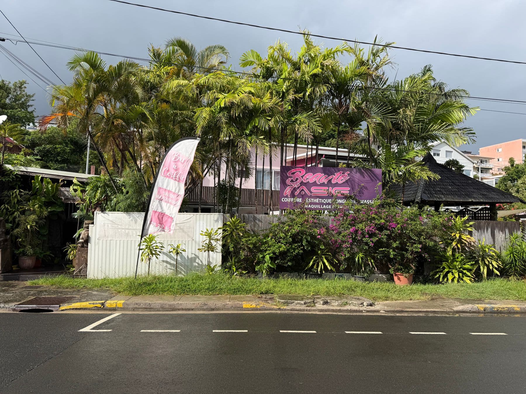 Façade du complexe Beauté d'Asie, rue Kervistin à Nouméa